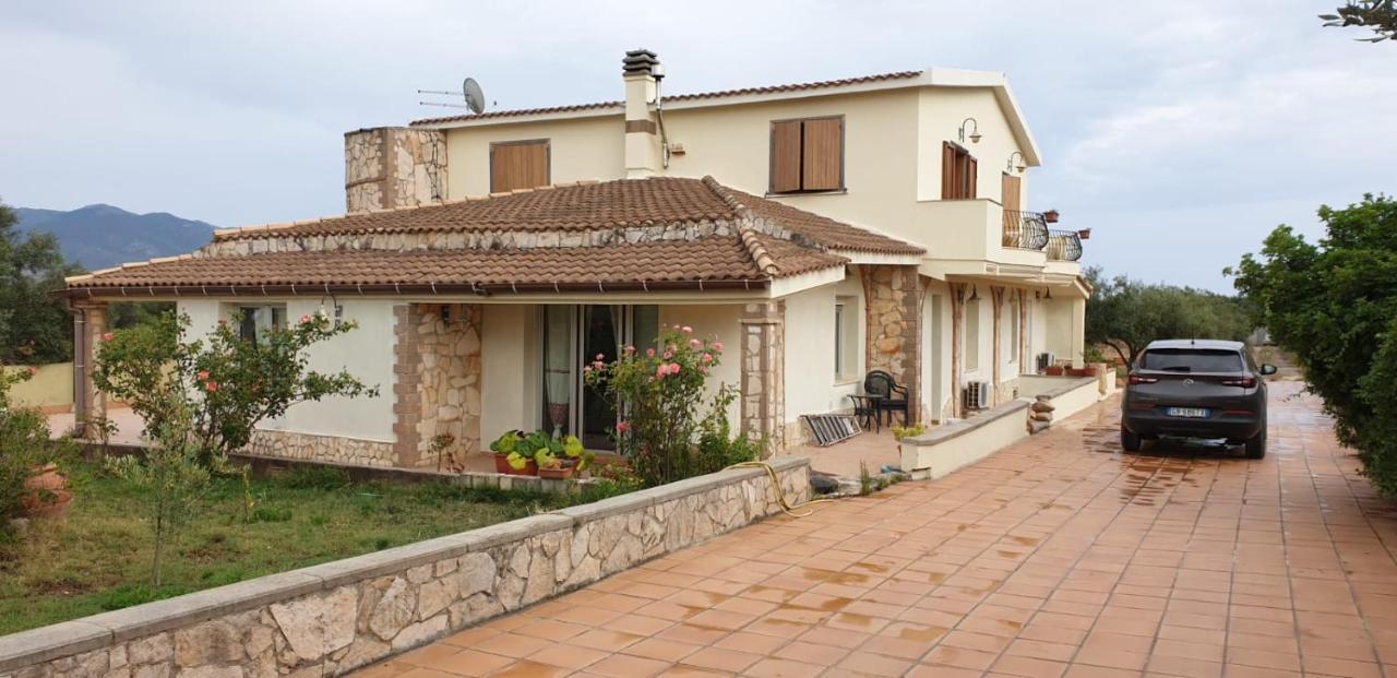Villa Renzo E Lucia Sant Isidoro  Екстер'єр фото