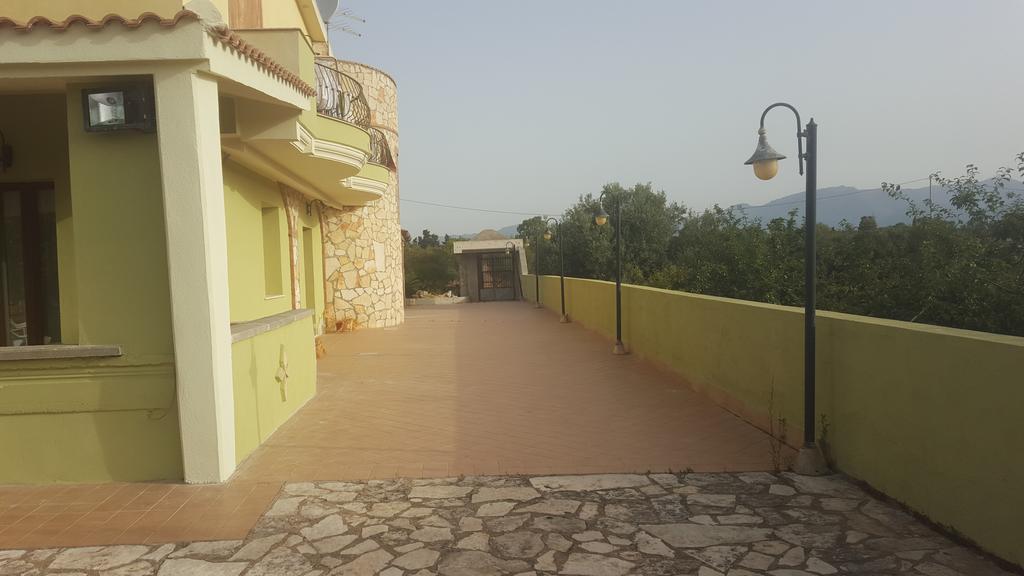 Villa Renzo E Lucia Sant Isidoro  Екстер'єр фото