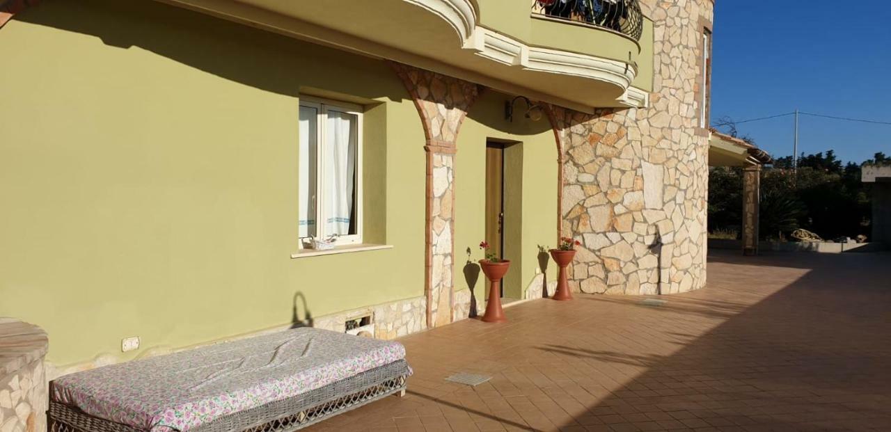 Villa Renzo E Lucia Sant Isidoro  Екстер'єр фото