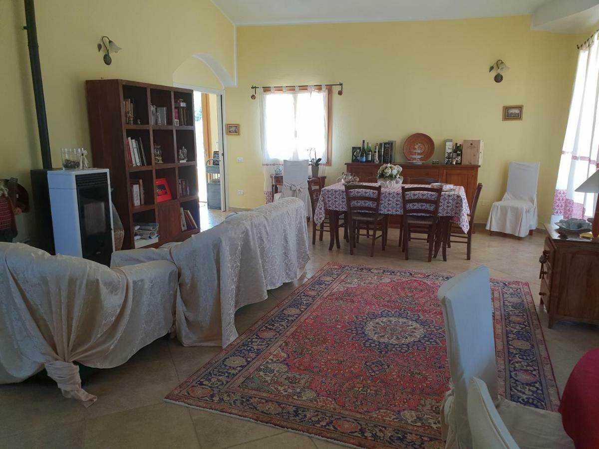 Villa Renzo E Lucia Sant Isidoro  Екстер'єр фото